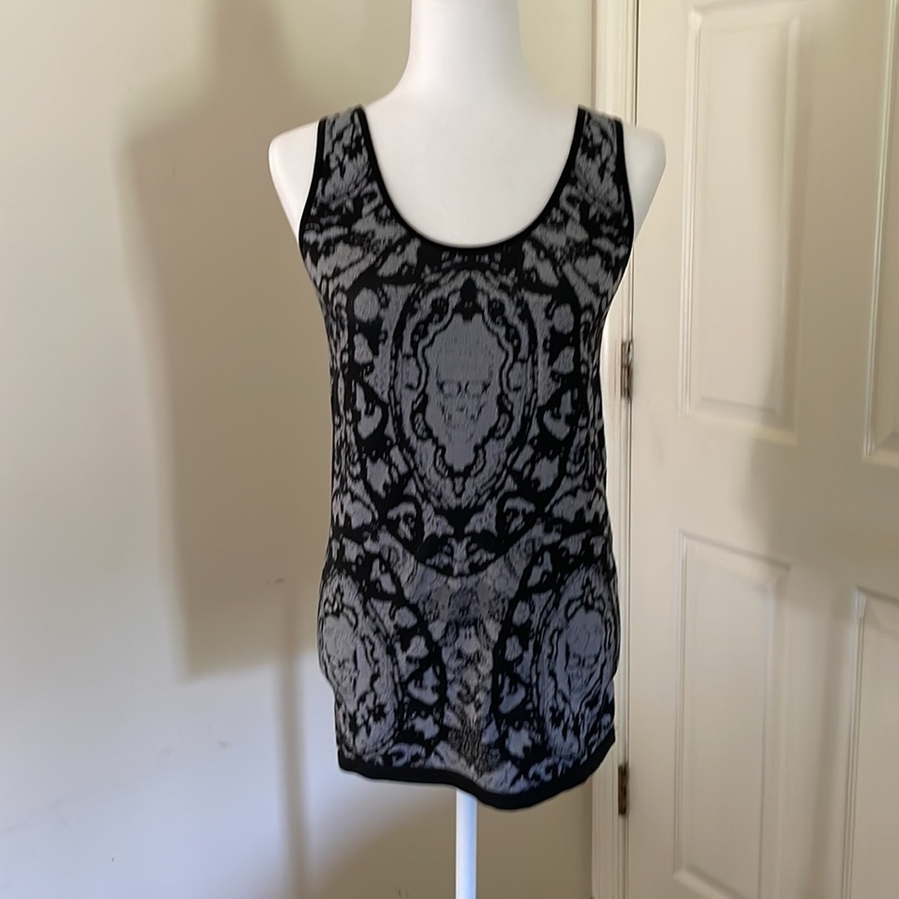 Rock & Republic Skull Sleeveless Tee   Nylon/poly/spandex blend Large